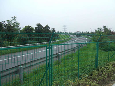 公路護(hù)欄網(wǎng)